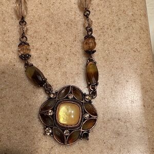 2028 Elegant Gold and Brown Pendant Necklace